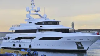 M/Y Formosa May Face Fine for Anchoring in Coral
