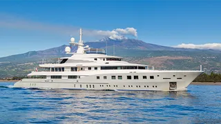 M/Y Axioma Responds to Mid-Atlantic Pan-Pan