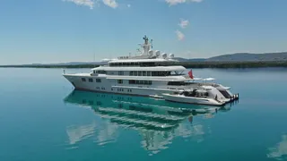 M/Y Lady E at anchor